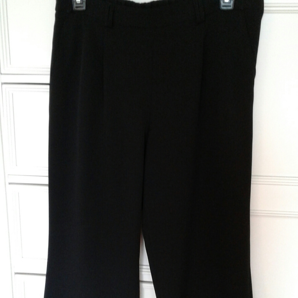 Black cropped trousers